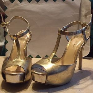 Gianni Bini Gold heels!